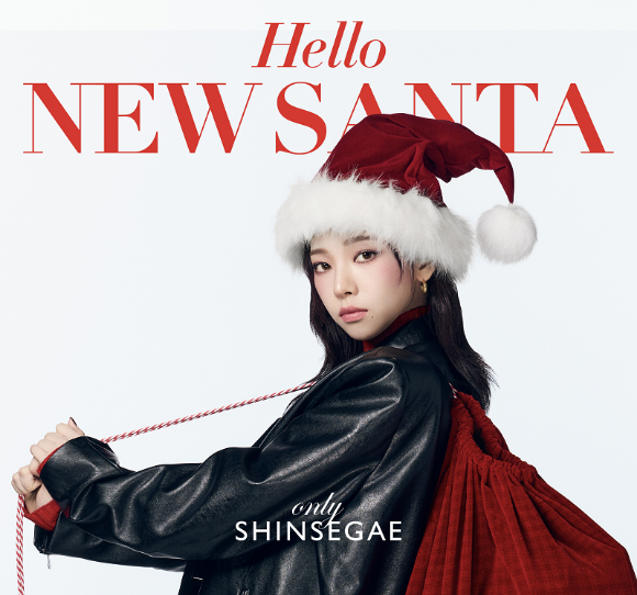 산타로 변신한 아이돌 카리나. [사진=신세계백화점]