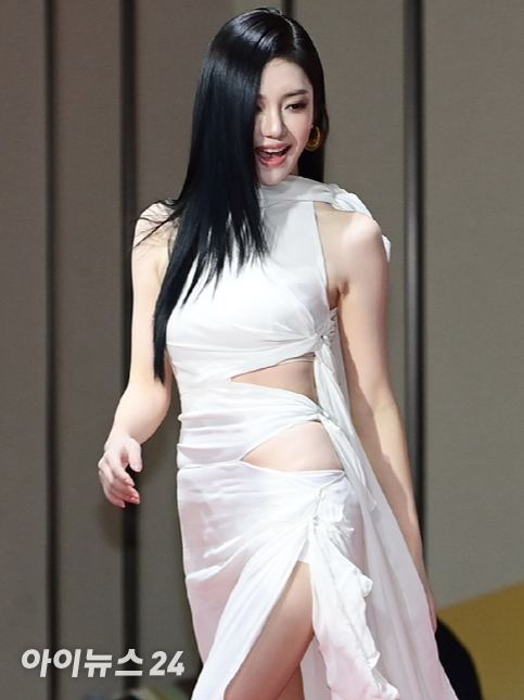 그룹 에스파(aespa) 닝닝이 25일 오후 인천광역시 중구 운서동 인스파이어 아레나에서 열린 '2025 SBS 가요대전' 레드카펫 행사에 참석하고 있다. [사진=정소희 기자]