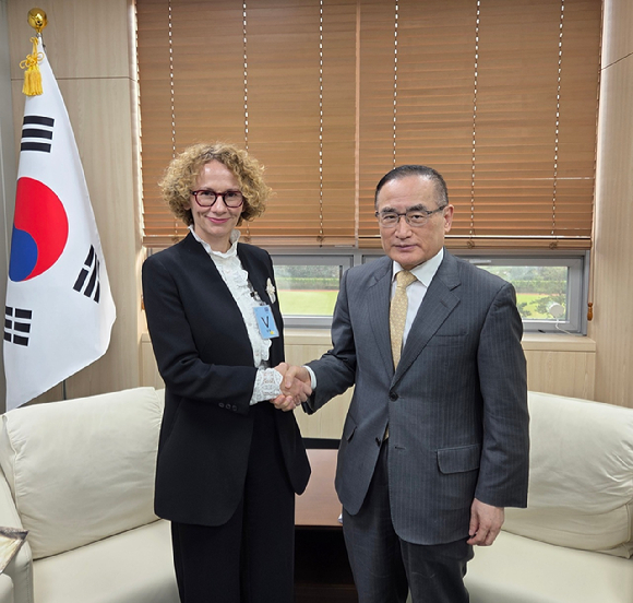 대통령실은 위성락 국가안보실장이 지난 20일 '서울 국제 항공우주 및 방위산업 전시회' 참석차 방한한 라드밀라 셰케린스카 북대서양조약기구(NATO&middot;나토) 사무차장과 면담했다고 21일 전했다. 2025.10.21 [사진=대통령실]