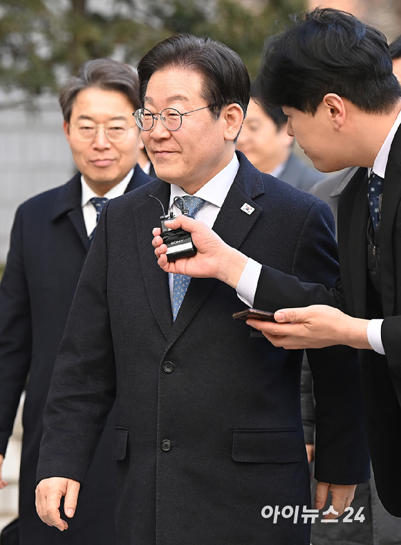이재명 더불어민주당 대표가 26일 오후 서울고등법원에서 열린 공직선거법 위반 결심 공판에 출석하고 있다. [사진=곽영래 기자]