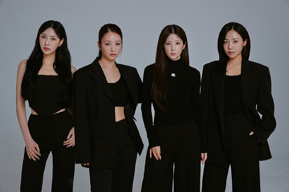 에이핑크 박초롱 윤보미 김남주 오하영 단체 프로필 사진 [사진=위드어스엔터테인먼트]