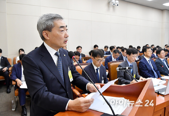 신현송 한국은행 총재가 9일 서울 여의도 국회에서 열린 재정경제기획위원회 전체회의에서 업무보고를 하고 있다. [사진=곽영래 기자]