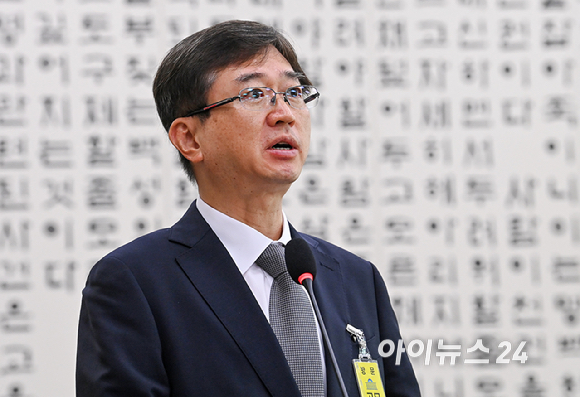 오영준 헌법재판소 재판관 후보자가 18일 오전국회 법제사법위원회에서 열린 인사청문회에서 모두발언을 하고 있다. [사진=곽영래 기자]