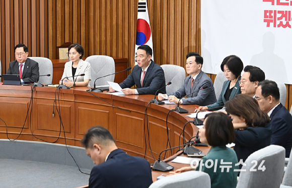 정희용 국민의힘 사무총장이 24일 서울 여의도 국회에서 열린 원내대책회의에서 발언하고 있다. [사진=곽영래 기자]
