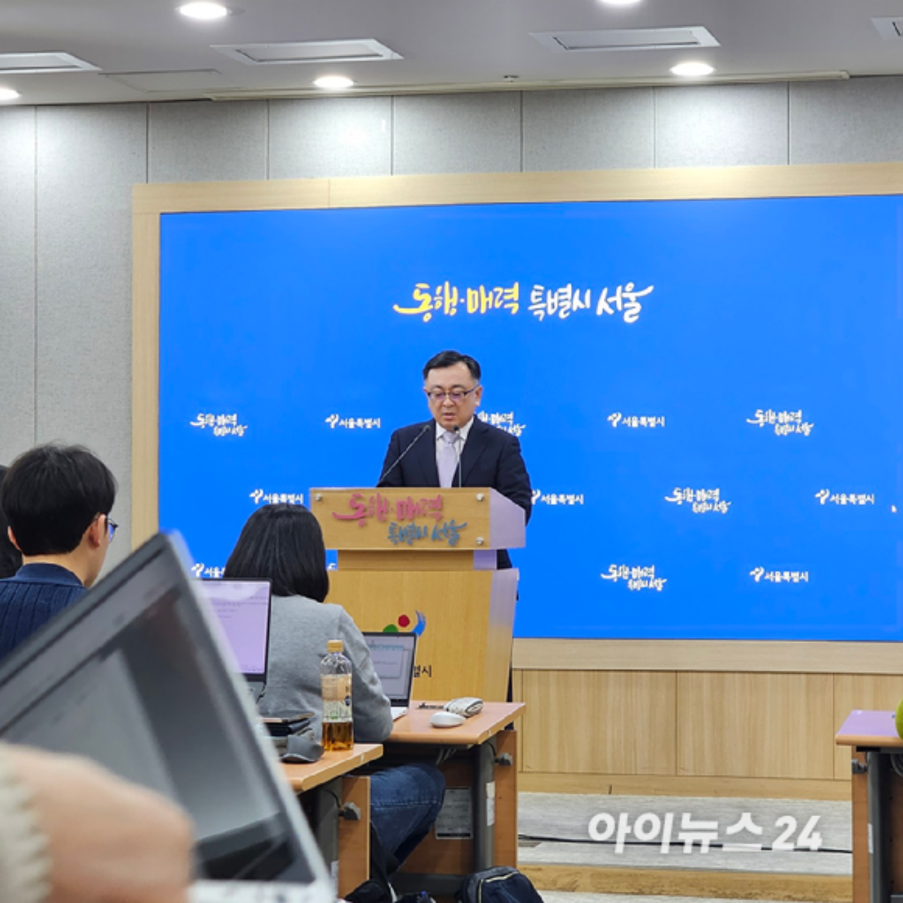 김성보 서울시 행정2부시장이 29일 서울시청에서 정부 부처 합동으로 발표한 '도심 주택공급 확대 및 신속화 방안'에 대한 서울시의 입장을 발표하고 있다. [사진=이효정 기자]