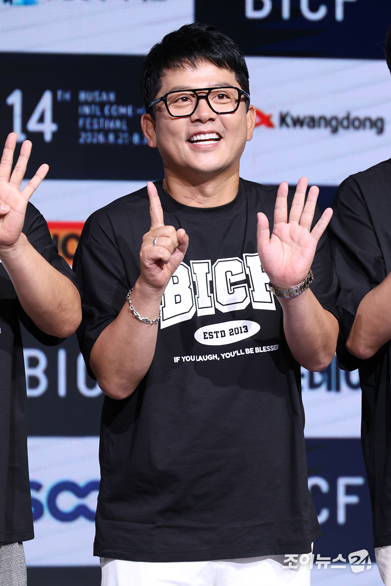 조윤호 프로그래머, 최대웅 부집행위원장, 김준호 집행위원장, 조광식부집행위원장이 24일 오후 서울 마포구 상암동 쇼킹케이팝센터에서 열린 '제14회 부산국제코미디페스티벌(BICF)' 기자회견에 참석해 포즈를 취하고 있다. [사진=문수지 기자]