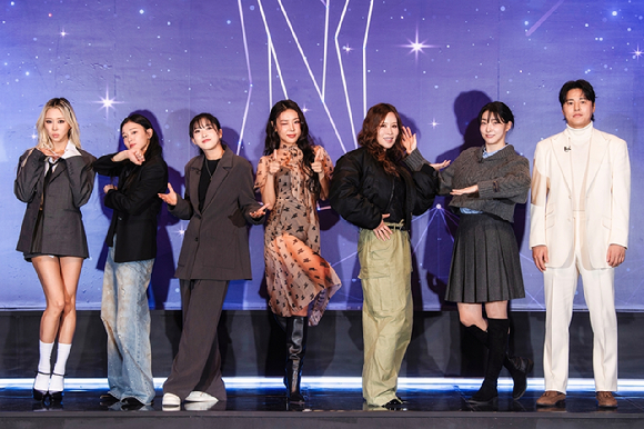 '골 때리는 그녀들' 출연진이 SBS '골 때리는 그녀들' 온라인 제작발표회에서 포즈를 취하고 있다. [사진=SBS]