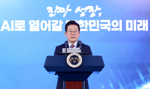 이재명 대통령이 8일 서울 중구 서울스퀘어에서 열린 국가인공지능(AI) 전략위원회 출범식에서 발언하고 있다. 2025.9.8 [사진=연합뉴스]