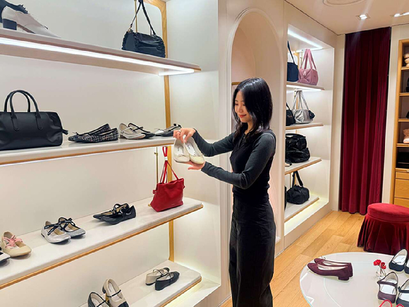 신세계백화점 본점 아웃도어 매장이 고객들로 북적이고 있다. [사진=신세계백화점]