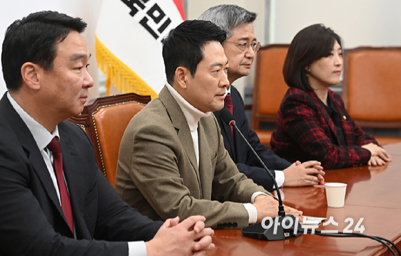 장동혁 국민의힘 대표가 5일 서울 여의도 국회에서 현안 관련 기자간담회를 하고 있다. [사진=곽영래 기자]