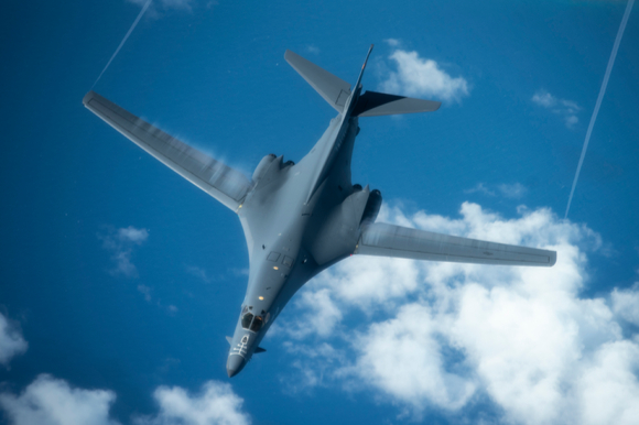 미국 전략자산 B-1B '랜서'가 한미연합 '비질런트 스톰' 훈련에 합류한다. 사진은 B-1B가 비행하는 모습. [사진=뉴시스]