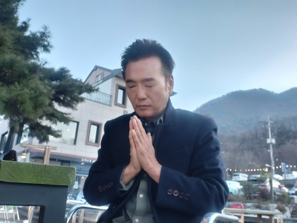 조성규가 동생의 사망 소식을 전했다. [사진=조성규 페이스북]