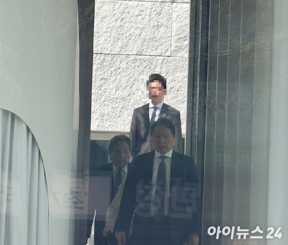 최태원 SK그룹 회장이 8일 서울 종로구 삼청동 선혜원에서 열린 SK그룹 창립 73주년 기념식에 참석하고 있다. [사진=황세웅 기자]