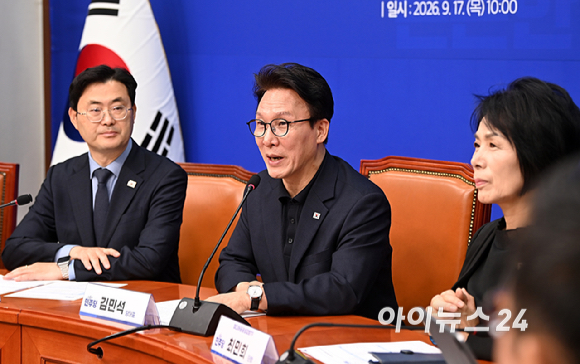 김민석 더불어민주당 당대표가 17일 서울 여의도 국회에서 열린 미디어공공성강화TF 1차 회의에서 발언하고 있다. [사진=곽영래 기자]