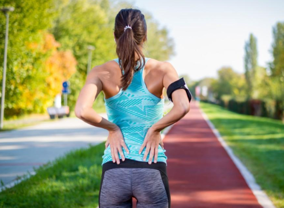 허리 통증 완화에 도움이 되는 코어 강화 운동이 전문의를 통해 공개됐다. 사진은 본 기사 내용과 무관. [사진=Elite Sports Medicine + Orthopedics]