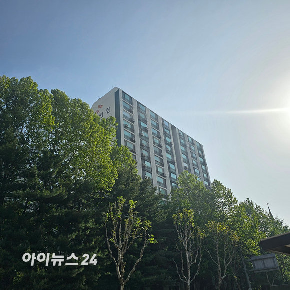 지난 8일 오전 8시50분 무렵에 도착한 GTX-A 동탄역과 동탄역 롯데캐슬아파트 전경 2025.05.08 [사진=이효정 기자 ]