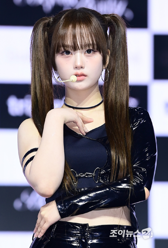 그룹 트리플에스(tripleS) 미소녀즈(msnz) neptune 서아가 24일 오후 서울 용산구 블루스퀘어에서 열린 새 앨범 '비욘드 뷰티' 발매 기념 쇼케이스에서 포즈를 취하고 있다. [사진=정소희 기자]