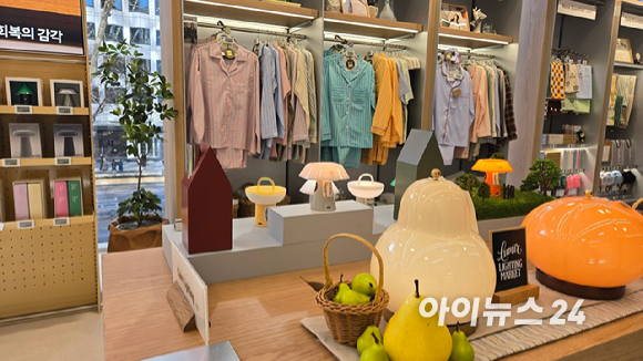 시몬스는 수면의 질을 높이려는 소비자들의 니즈를 반영한 '비거 앤 모어' 프로모션을 전개한다. [사진=시몬스]