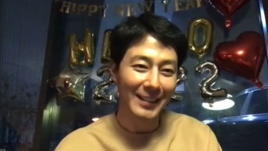 배우 조인성이 법륜스님 유튜브 영상에 등장했다. [사진=유튜브]