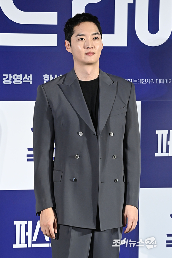 배우 강영석이 25일 서울 용산구 CGV 용산아이파크몰점에서 열린 영화 '퍼스트 라이드'(감독 남대중) 제작보고회에 참석해 포즈를 취하고 있다. [사진=문수지 기자]