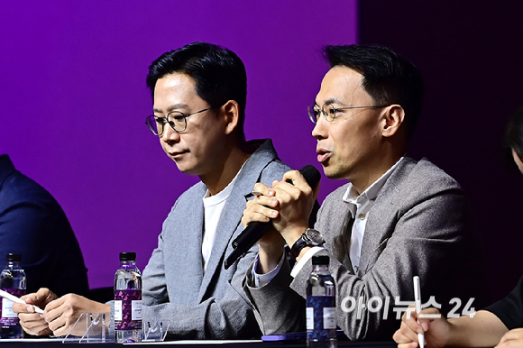 이화영 LG AI연구원 상무가 19일 오전 서울 강서구 마곡 LG사이언스파크에서 열린 'LG AI 토크콘서트 2023&rsquo;에서 초대형 AI '엑사원 2.0&rsquo; 관련 질문에 답변하고 있다. [사진=곽영래 기자]