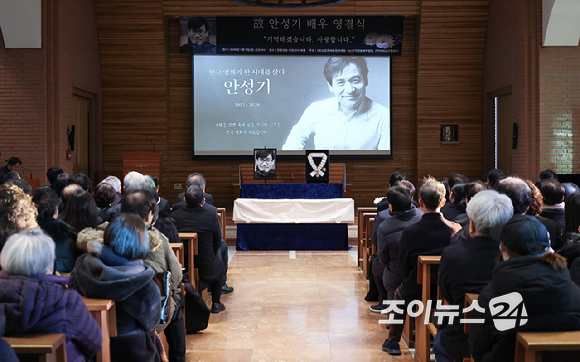 故 안성기 배우 추모 미사 및 영결식이 9일 오전 서울 중구 명동성당에서 엄수됐다. [사진=곽영래 기자]