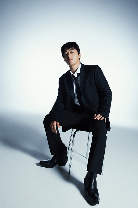 배우 구교환이 넷플릭스 시리즈 'D.P.' 시즌2(디피2) 인터뷰에 앞서 포즈를 취하고 있다. [사진=넷플릭스]