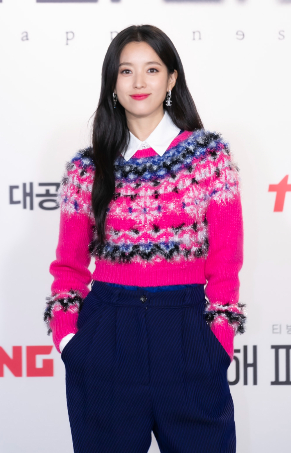 배우 한효주가 1일 온라인으로 진행된 티빙 오리지널 '해피니스' 제작발표회에 참석해 포즈를 취하고 있다. [사진=티빙]