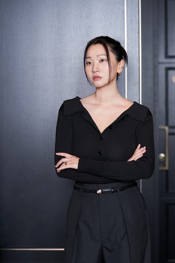 모델 겸 배우 장윤주가 영화 '최소한의 선의' 인터뷰에 앞서 포즈를 취하고 있다. [사진=싸이더스]
