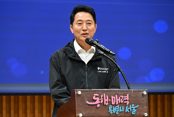 오세훈 서울시장이 19일 서울시청에서 열린 'AI서울테크 연구지원사업 연구생 증서 수여식'에서 축사를 하고 있다. [사진=서울시]