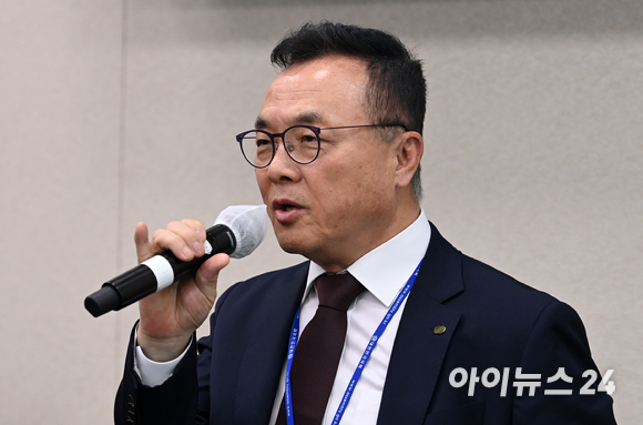 황주호 한국수력원자력 사장이 23일 오전 서울 여의도 국회에서 열린 산업통상자원중소벤처기업위원회 전체회의에서 의원 질의에 답하고 있다. [사진=김성진 기자]