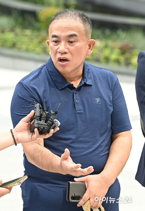 공천개입 의혹을 받는 명태균씨가 31일 오전 서울 종로구에 마련된 김건희 특검팀(특별검사 민중기) 사무실로 조사를 받기 위해 출석하고 있다. [사진=곽영래 기자]