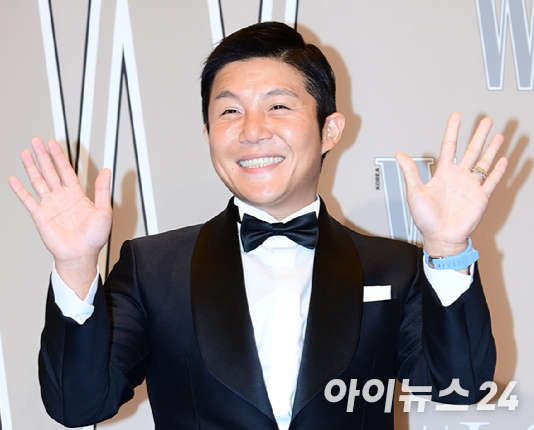 방송인 조세호가 지난해 7월 19일 인천 중구 파라다이스시티에서 열린 '제3회 청룡시리즈어워즈' 레드카펫 행사에 참석하고 있다. [사진=정소희 기자]