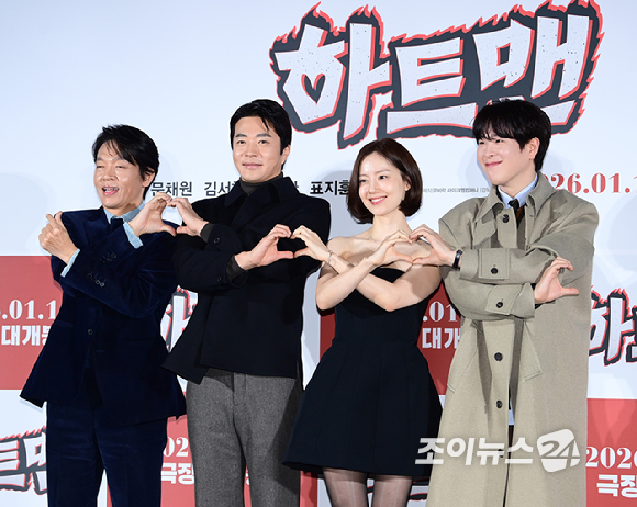 최원섭 감독-배우 박지환-문채원-표지훈-권상우가 11일 오전 서울 광진구 자양동 롯데시네마 건대입구점에서 열린 영화 '하트맨'(감독 최원섭) 제작보고회에 참석하고 있다. [사진=정소희 기자]