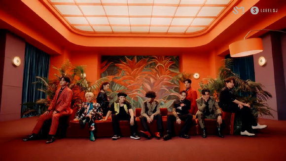 슈퍼주니어의 열한 번째 정규 앨범 Vol.1 'The Road : Keep on Going' 타이틀곡 'Mango' 뮤직비디오 두 번째 티저 영상이 공개돼 관심을 모으고 있다. [사진=슈퍼주니어 'Mango' MV 2차 티저 영상 캡쳐]