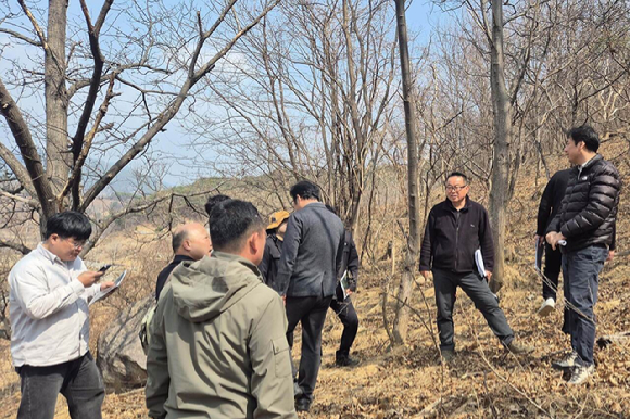 산림청은 17일 경남 산청군 밤 재배 휴원지에서 &lsquo;경남지역 밤 재배 휴원지를 활용한 표고버섯 원자재 확보 방안 마련 현장토론회&rsquo;를 개최했다 [사진=산림청 ]