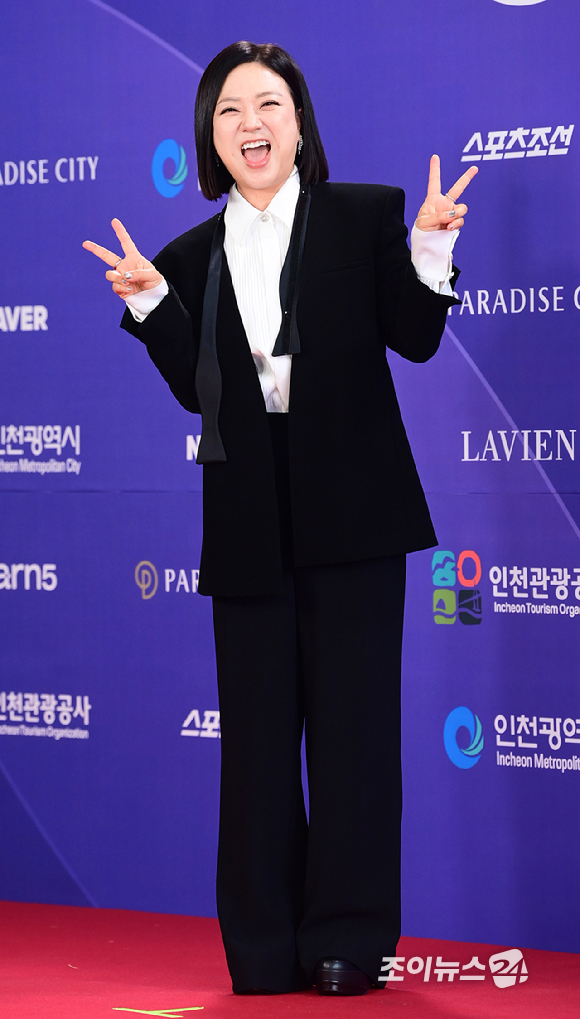 방송인 김숙이&nbsp;31일 오후&nbsp;인천시 영종구 운서동 파라다이스시티에서 열린&nbsp;제5회 청룡시리즈어워즈&nbsp;레드카펫 행사에 참석하고 있다. [사진=정소희 기자]