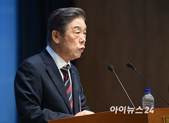 김형석 독립기념관장이 8일 서울 여의도 국회 소통관에서 기자회견을 하고 있다. [사진=곽영래 기자]