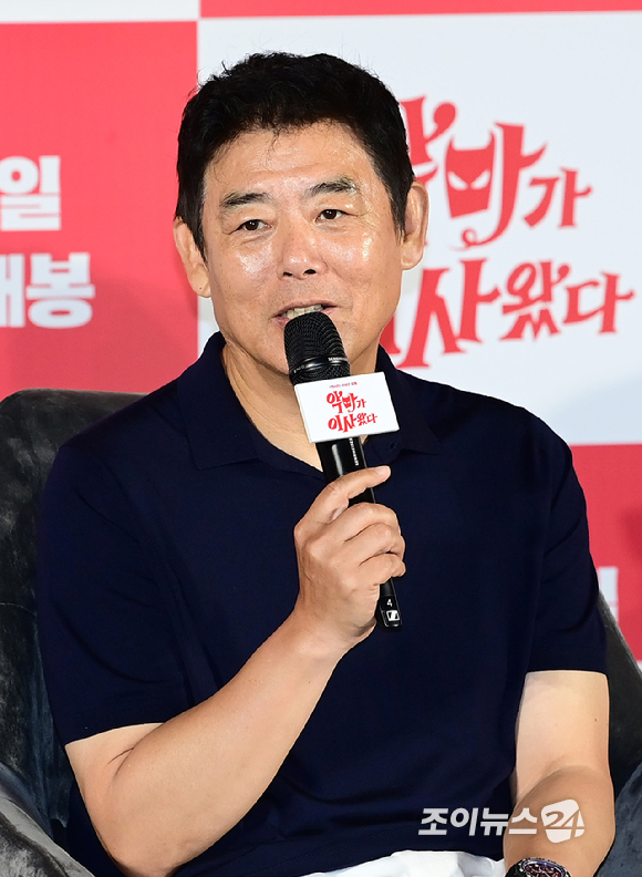 배우 임윤아와 안보현이 9일 오전 서울 CGV 용산아이파크몰에서 열린 영화 '악마가 이사왔다'(감독 이상근) 제작보고회에 참석하고 있다. [사진=정소희 기자]