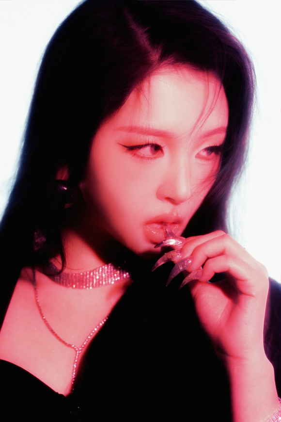 '솔로 데뷔' 카드 전지우 "오래 기다려 온 순간, 새로운 출발선 섰다"