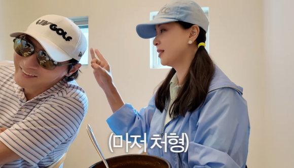 장동건, ♥고소영 유튜브 첫 등장 &apos;꽁냥꽁냥&apos;...50대 안 믿기는 비주얼 부부