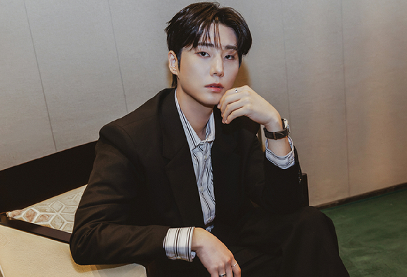밴드 데이식스 영케이가 최근 서울 모처에서 진행한 정규 2집 'YOUNGEST'(영기스트) 발매 기념 인터뷰에서 포즈를 취하고 있다. [사진=JYP엔터테인먼트]