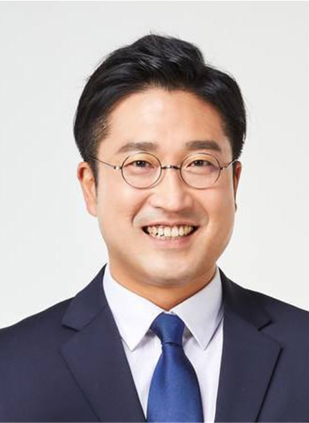 서용주 대통령직속 지방시대위원회 자문위원이 5일 "종로를 정치 1번지에서 행정 1번지, 그리고 민생 1번지로 성장 시키겠다"며 6&middot;3 지방선거 서울 종로구청장 출마를 공식 선언했다. [사진=캠프]
