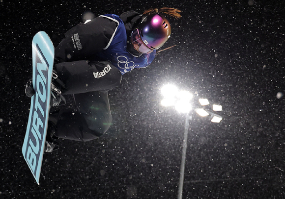 12일(현지시간) 이탈리아 리비뇨 스노파크에서 열린 2026 밀라노&middot;코르티나담페초 동계 올림픽 스키 스노보드 여자 하프파이프 결선에서 최가온이 1차 시기 묘기를 선보이고 있다. 2026.2.13 [사진=연합뉴스]