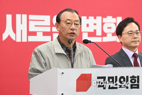 이정현 국민의힘 공천관리위원장이 16일 서울 영등포구 여의도 중앙당사에서 충북지사 공천 심사 결과를 발표하고 있다. [사진=곽영래 기자]