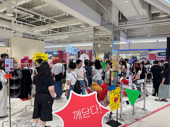 지난 6월, 진행한 아이파크몰X해탈컴퍼니, 불교 팝업스토어 현장 사진 [사진=HDC아이파크몰]