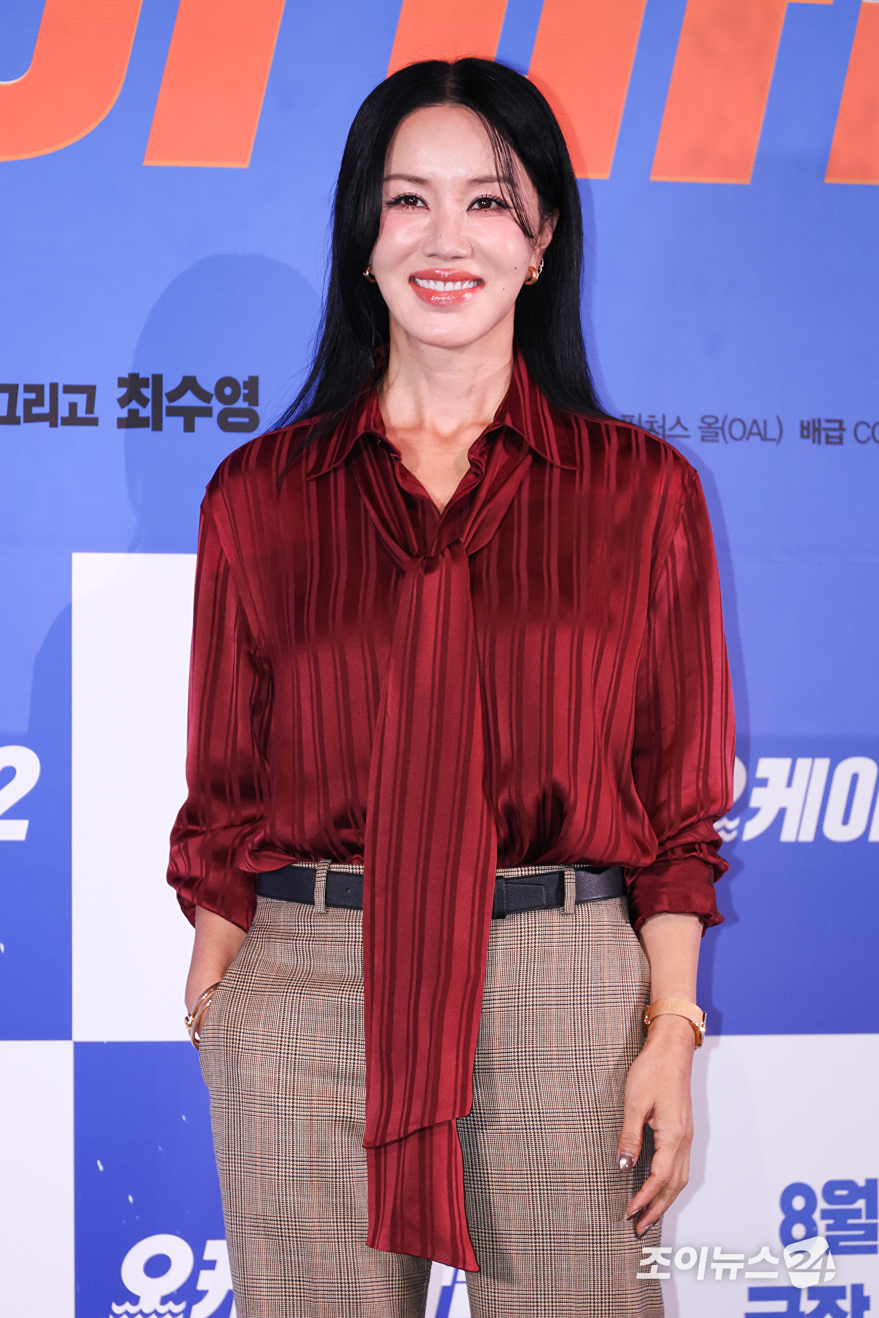 배우 엄정화가 27일 오후 서울 용산구 CGV 용산아이파크몰점에서 진행된 영화 '오케이 마담2'(감독 이철하) 언론시사회에 참석해 포즈를 취하고 있다. [사진=문수지 기자]