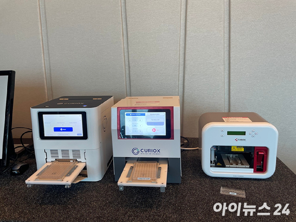 김남용 큐리옥스바이오시스템즈 대표이사가 27일 오전 서울 영등포구 여의도에서 열린 IPO 기자간담회에서 코스닥 상장에 따른 향후 비전과 전략을 발표하고 있다. [사진=김지영 기자]