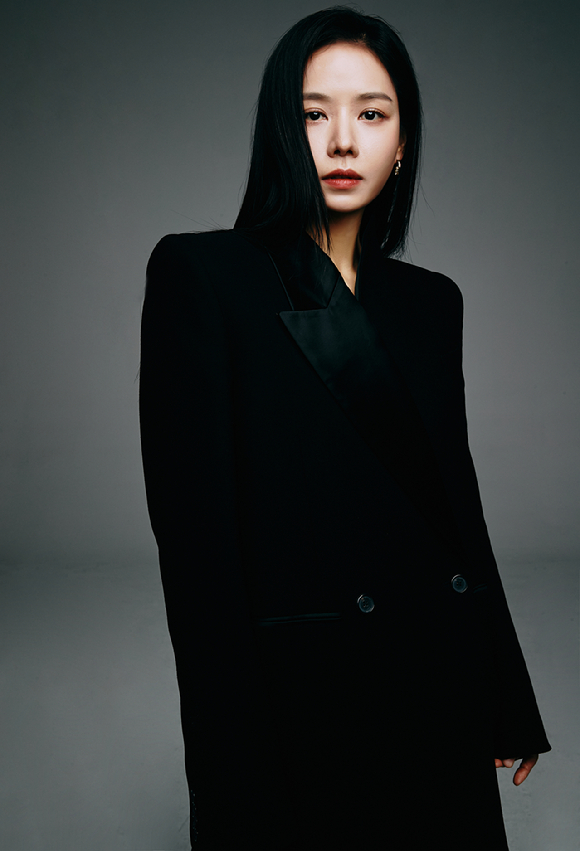 배우 안지혜가 넷플릭스 영화 '황야'(감독 허명행) 인터뷰에 앞서 포즈를 취하고 있다. [사진=리드엔터테인먼트]