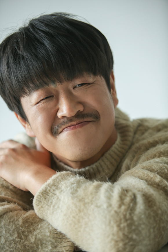 배우 김한종이 IHQ와 재계약을 체결했다. [사진=IHQ]